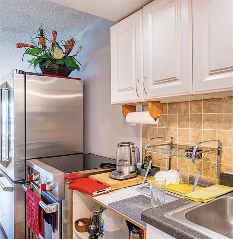 4750 Cove Circle, Unit 706 St. Petersburg, FL 33708 - Photo 12 of 31