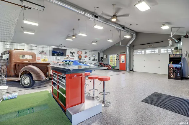 $1,199,000 | 539 34th Avenue North, Clinton, IA 52732