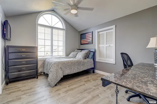 $1,199,000 | 539 34th Avenue North, Clinton, IA 52732