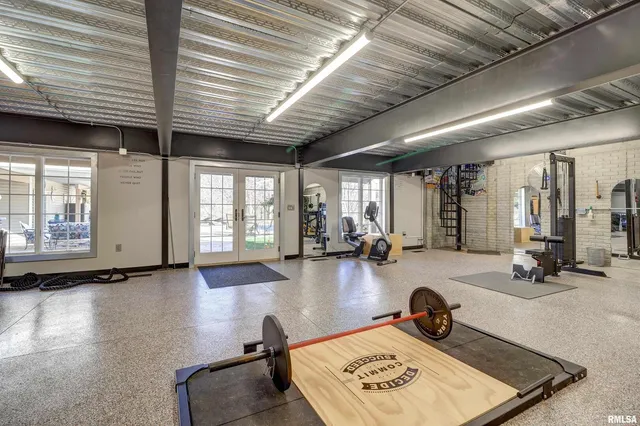 $1,199,000 | 539 34th Avenue North, Clinton, IA 52732