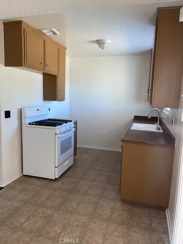 $1,650 | 16088 Chestnut Street, Hesperia, CA 92345