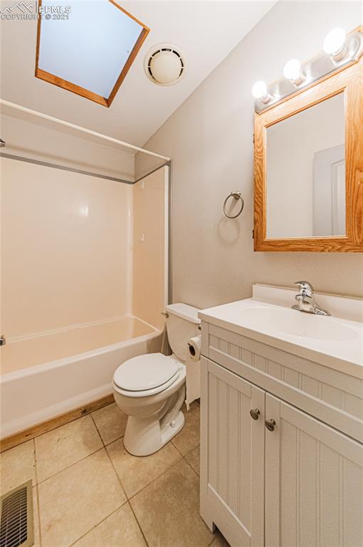 1808 County Road South Rush, CO 80833 - Photo 21 of 36 a bathroom with a toilet a sink a mirror and a bathtub