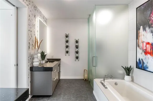 $815,000 | 45 Ivan Allen Jr Boulevard Northwest, Unit 2505, Atlanta, GA 30308