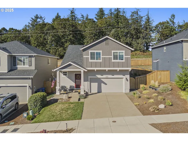 a view of a front of house with a yard