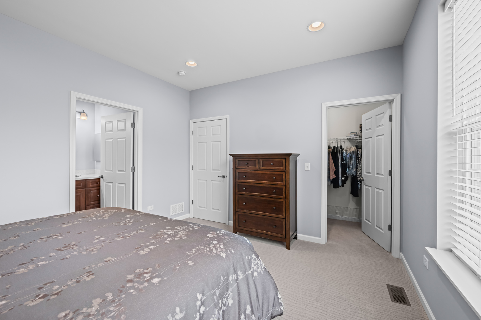460 Mahogany Drive Algonquin, IL 60102 - Photo 13 of 29 a bedroom with a bed and a dresser