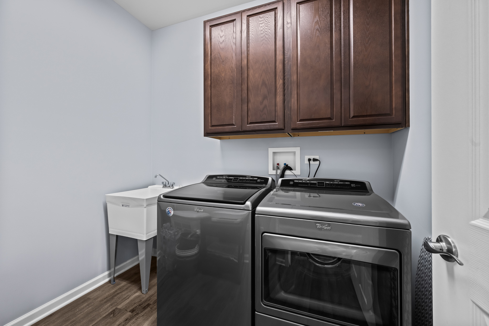 460 Mahogany Drive Algonquin, IL 60102 - Photo 17 of 29 a utility room with dryer and washer