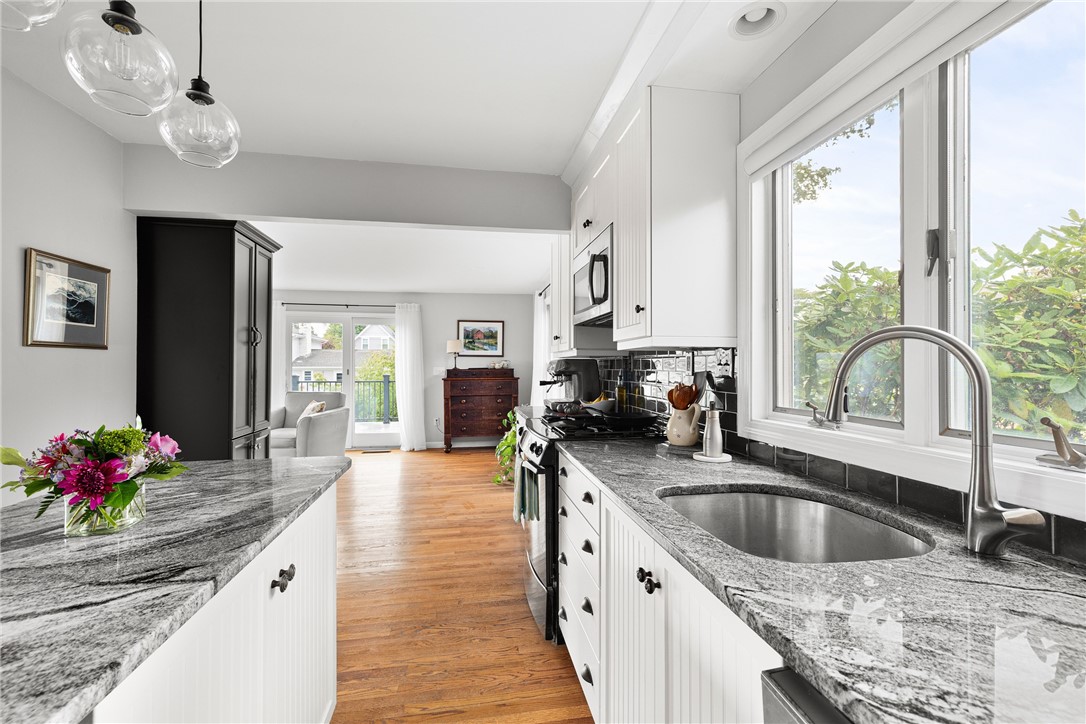 41 8th Avenue Warwick, RI 02886 - Photo 17 of 49