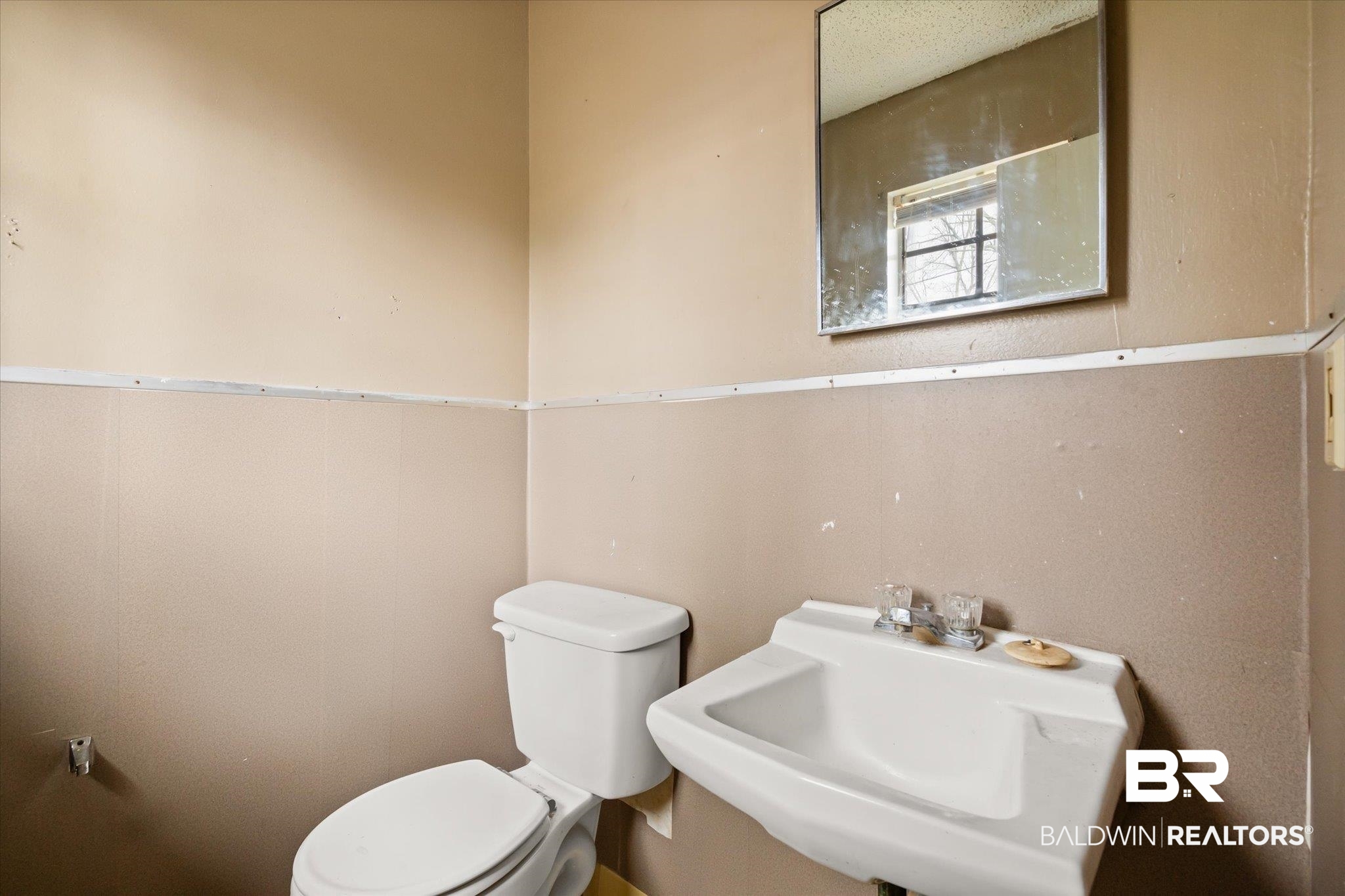 313 West 4th Avenue Foley, AL 36535 - Photo 11 of 20 Bathroom with toilet and sink