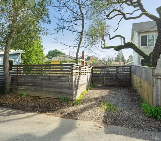 $518,000 | 8423 Spring Drive, Forestville, CA 95436