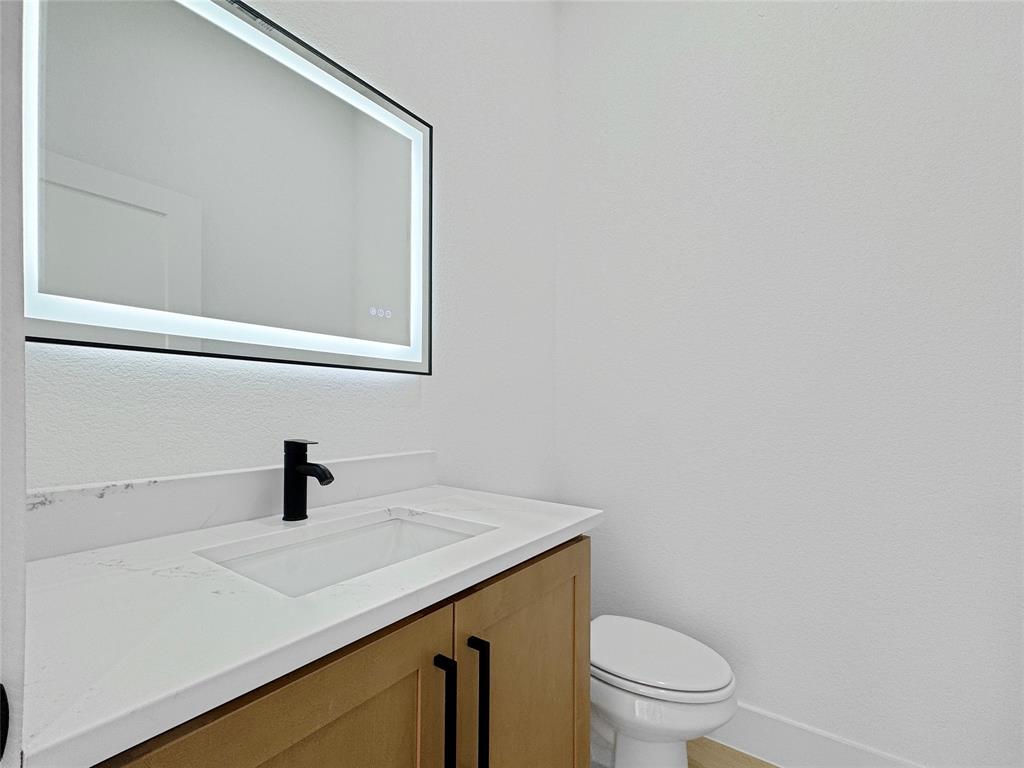 1127 Riverwood Road Dallas, TX 75217 - Photo 20 of 23 Powder Bath