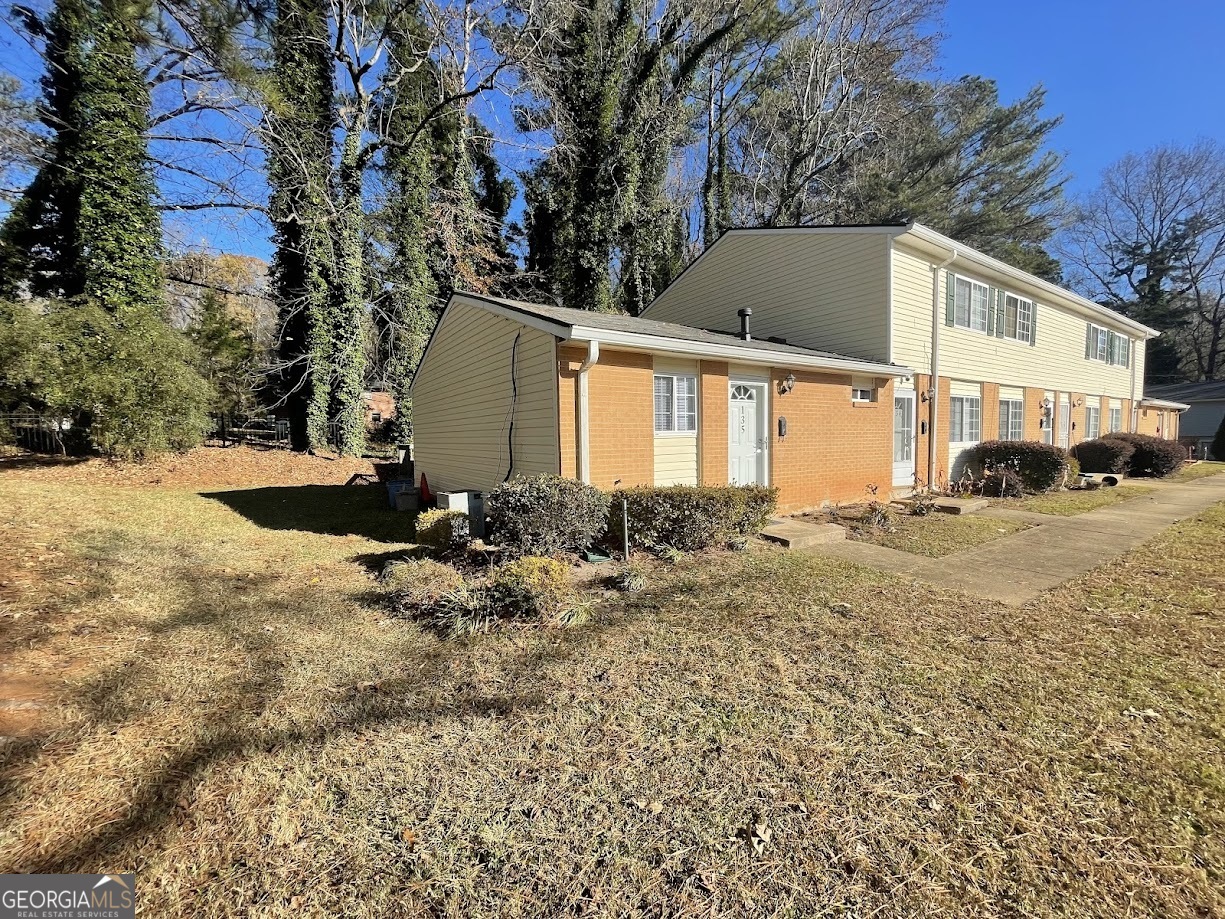 405 Fairburn Road Southwest, Unit 135 Atlanta, GA 30331 - Photo 10 of 10 a view of a yard with a house
