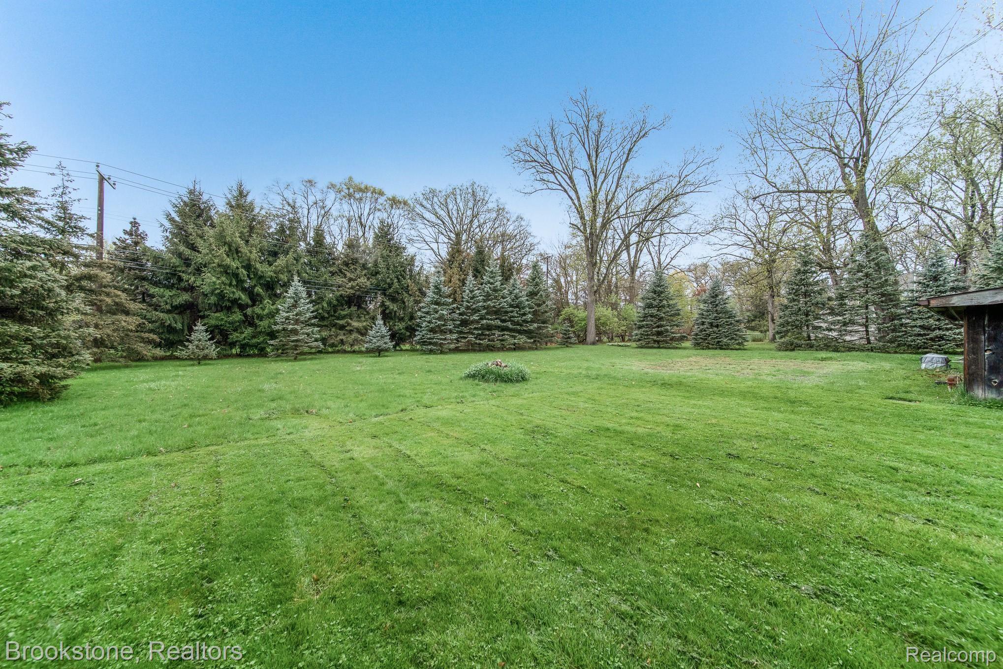 890 Bloomer Road Rochester, MI 48307 - Photo 3 of 34 890 Bloomer_59.jpg