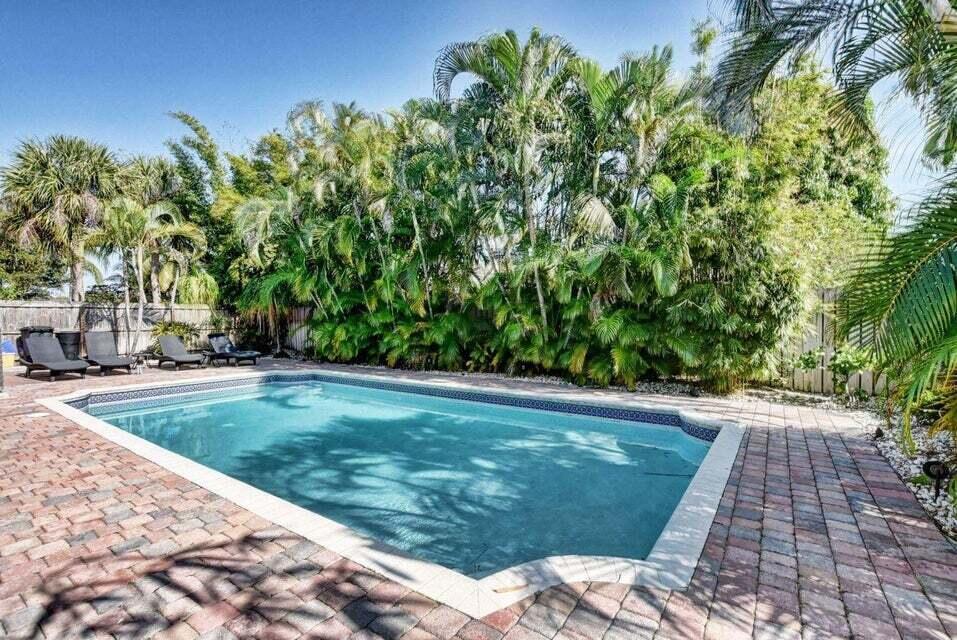 4140 Woods End Road Boca Raton, FL 33487 - Photo 3 of 14 20210617155228900229000000-o