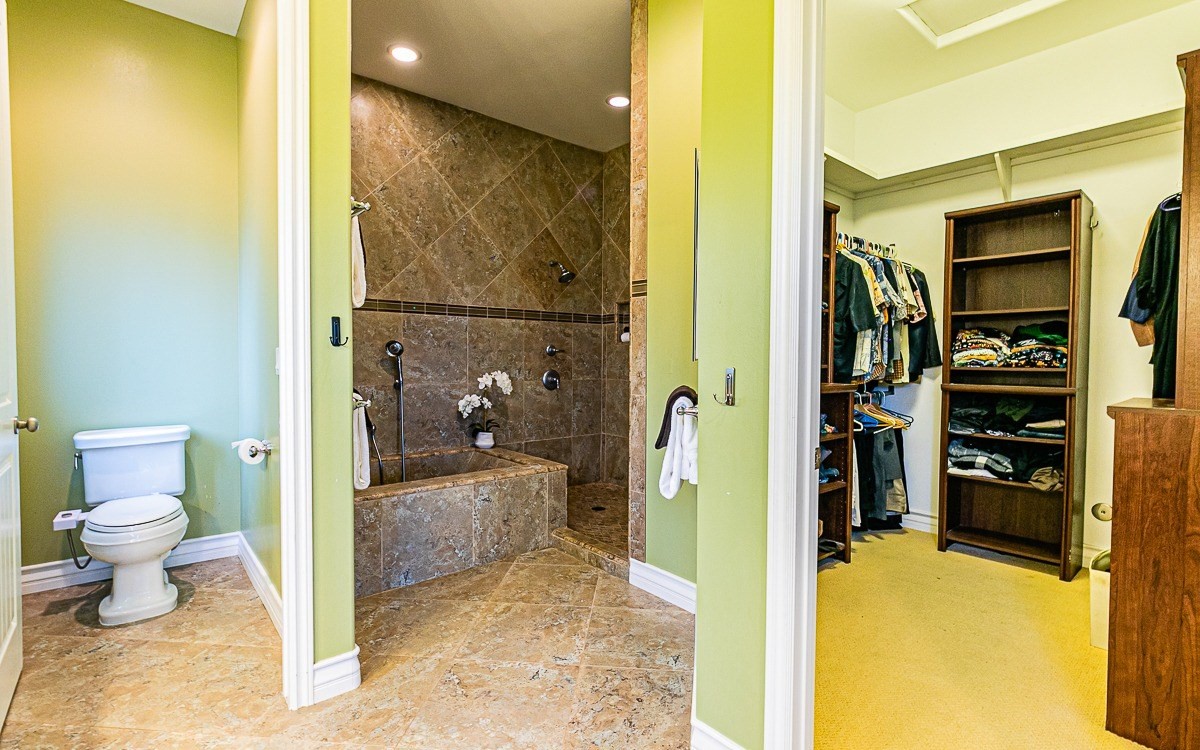28-256 Akaka Falls Road Honomu, HI 96728 - Photo 19 of 26 a bathroom with a sink and a toilet