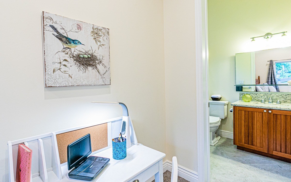 28-256 Akaka Falls Road Honomu, HI 96728 - Photo 24 of 26 a view of room with window and bathroom