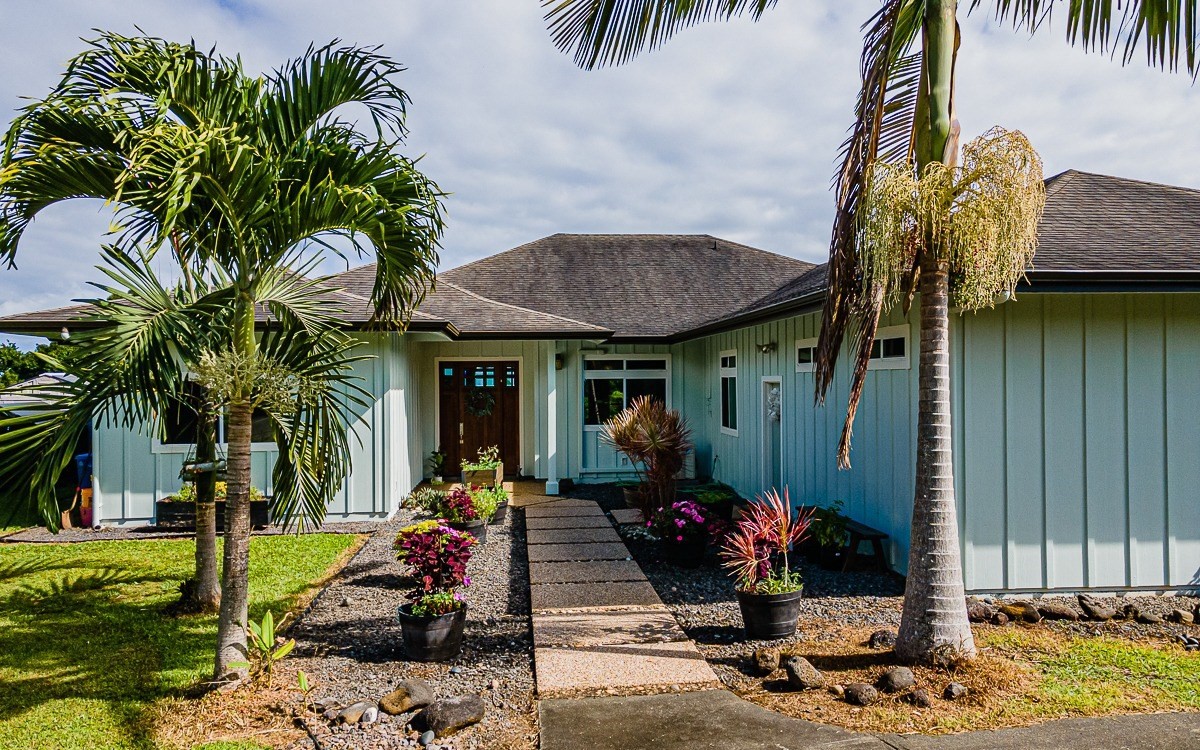 28-256 Akaka Falls Road Honomu, HI 96728 - Photo 4 of 26 a view of a house with backyard water fountain and sitting area