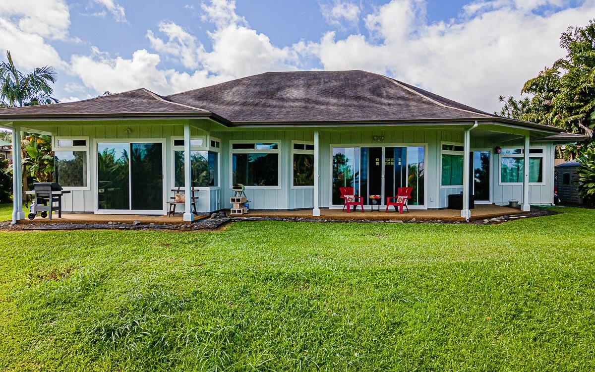 28-256 Akaka Falls Road Honomu, HI 96728 - Photo 5 of 26 a view of a house with a swimming pool and porch
