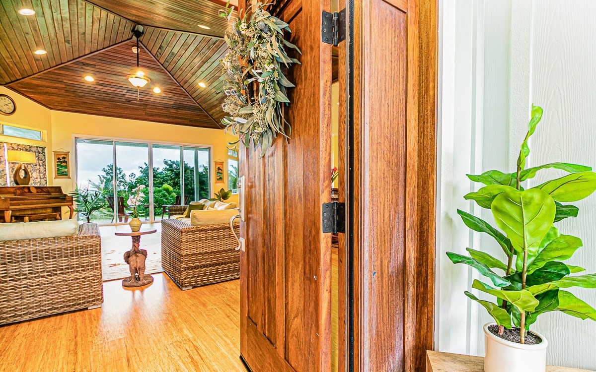 28-256 Akaka Falls Road Honomu, HI 96728 - Photo 10 of 26 a balcony view with a potted plant