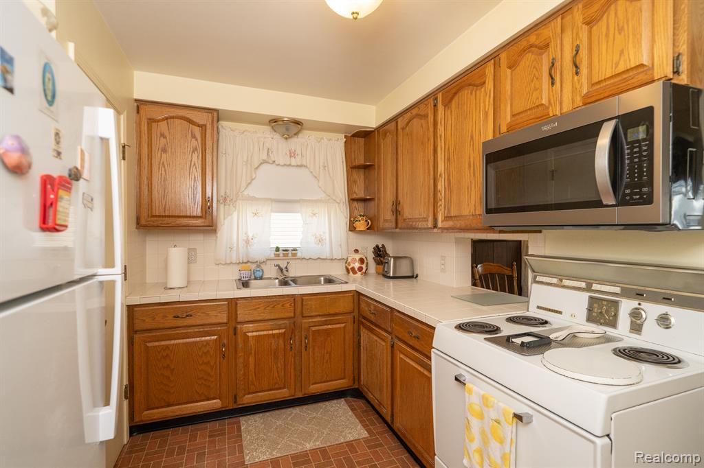 1849 Oxford Road Berkley, MI 48072 - Photo 31 of 53 Gallery Image 31