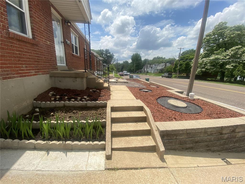 84 South Laclede Station Road Webster Groves, MO 63119 - Photo 2 of 9