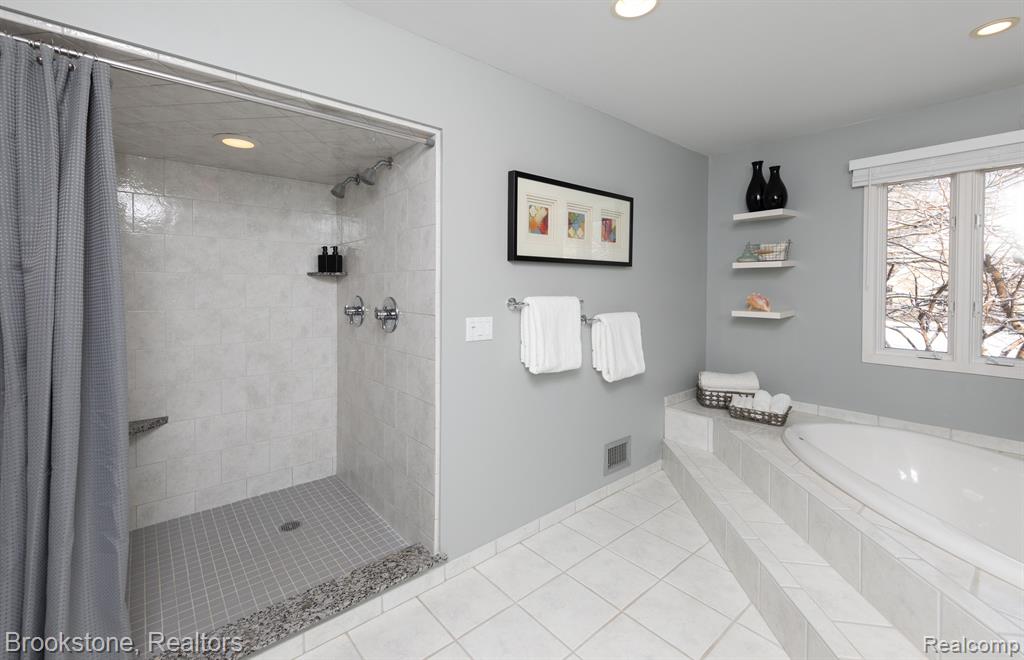 9865 Kingston Ridge Clarkston, MI 48348 - Photo 33 of 47 Gallery Image 33