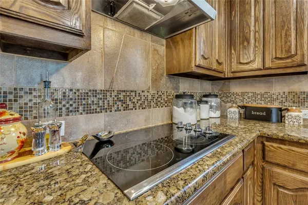 $560,000 | 100 Spruce Street, Red Oak, TX 75154