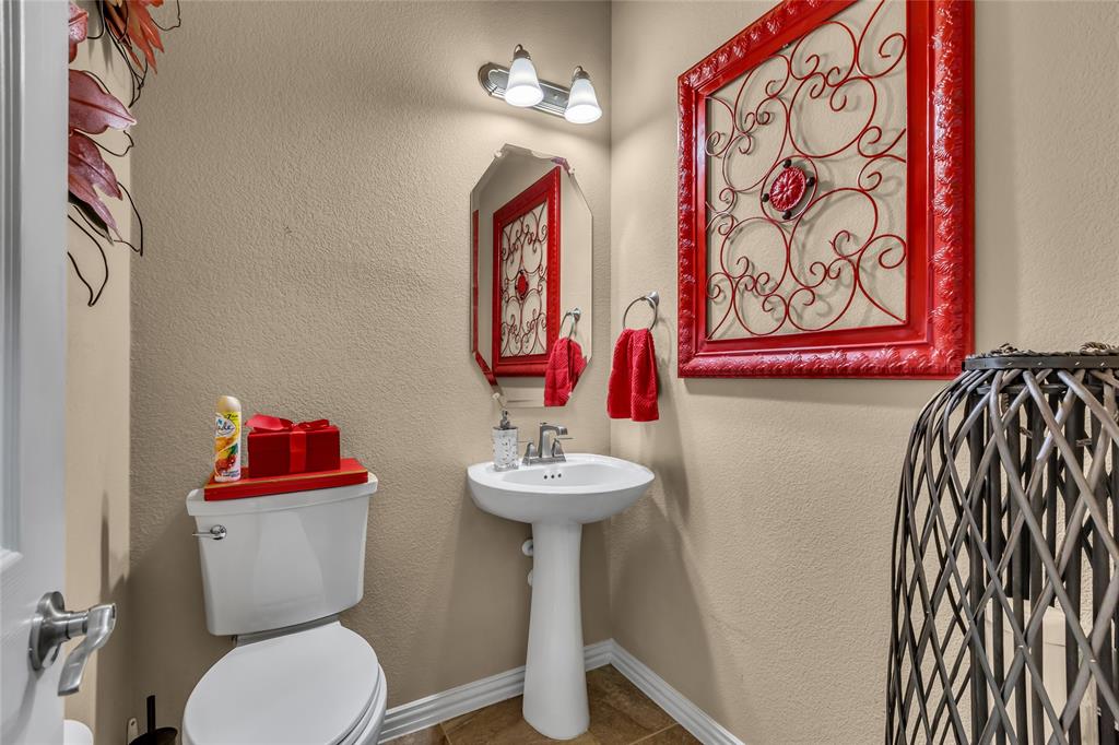 100 Spruce Street Red Oak, TX 75154 - Photo 20 of 32 a bathroom with a toilet sink and mirror