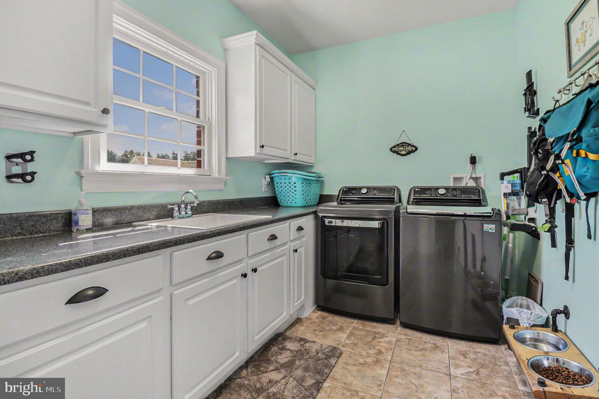16225 Parrish Farm Road Montpelier, VA 23192 - Photo 11 of 38 a kitchen with stainless steel appliances granite countertop a sink stove and cabinets