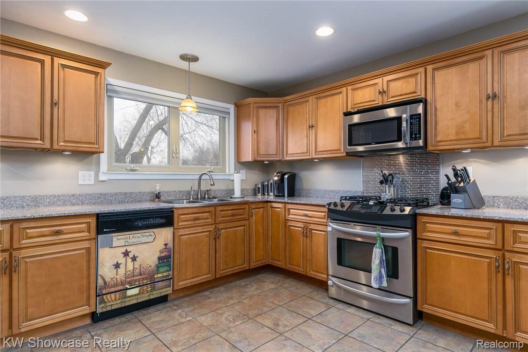 43441 Hanford Road Canton, MI 48187 - Photo 14 of 31 43441 Hanford Rd-16.jpg