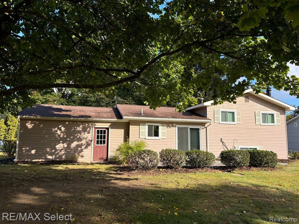 517 North Road Fenton, MI 48430 - Photo 2 of 19