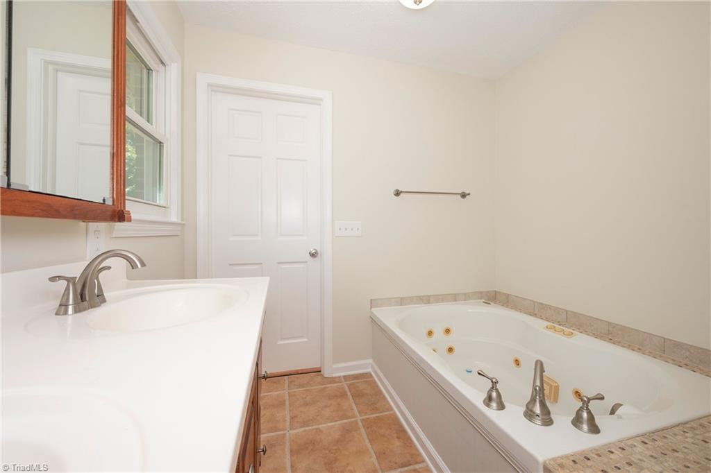 4484 Cotswold Road Pfafftown, NC 27040 - Photo 30 of 47