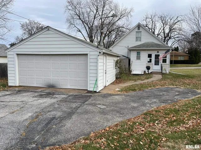 $1,100 | 2206 Pacific Street, Davenport, IA 52804