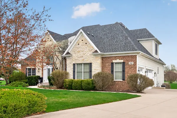 $975,000 | 910 Freedom Circle, Sycamore, IL 60178
