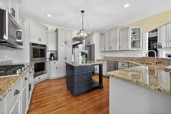 $975,000 | 910 Freedom Circle, Sycamore, IL 60178