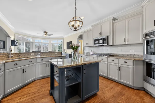 $975,000 | 910 Freedom Circle, Sycamore, IL 60178