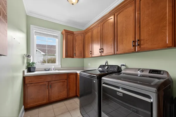 $975,000 | 910 Freedom Circle, Sycamore, IL 60178