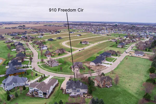 $975,000 | 910 Freedom Circle, Sycamore, IL 60178