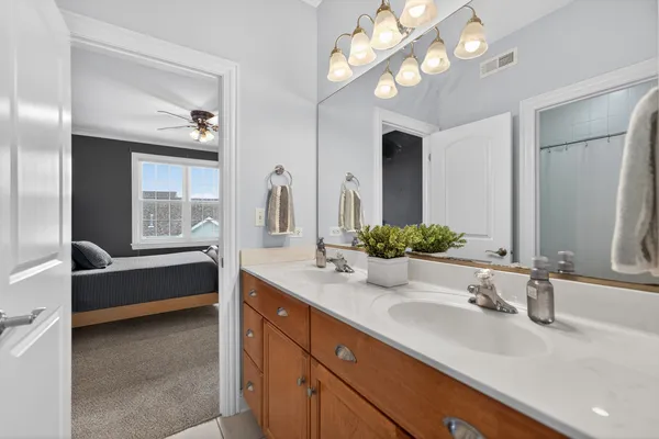 $975,000 | 910 Freedom Circle, Sycamore, IL 60178