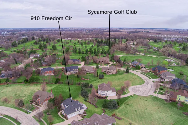 $975,000 | 910 Freedom Circle, Sycamore, IL 60178