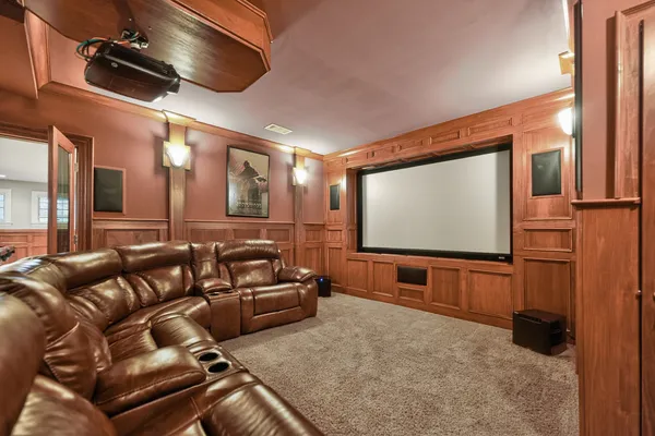 $975,000 | 910 Freedom Circle, Sycamore, IL 60178