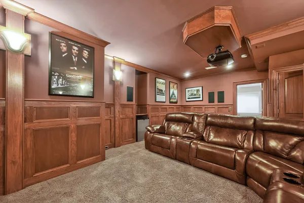 $975,000 | 910 Freedom Circle, Sycamore, IL 60178