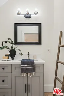 $629,000 | 745 North Manhattan Place, Los Angeles, CA 90038