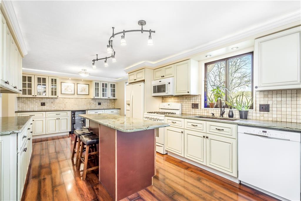 1872 Fairhill Road Allison Park, PA 15101 - Photo 7 of 24 Gallery Image 7
