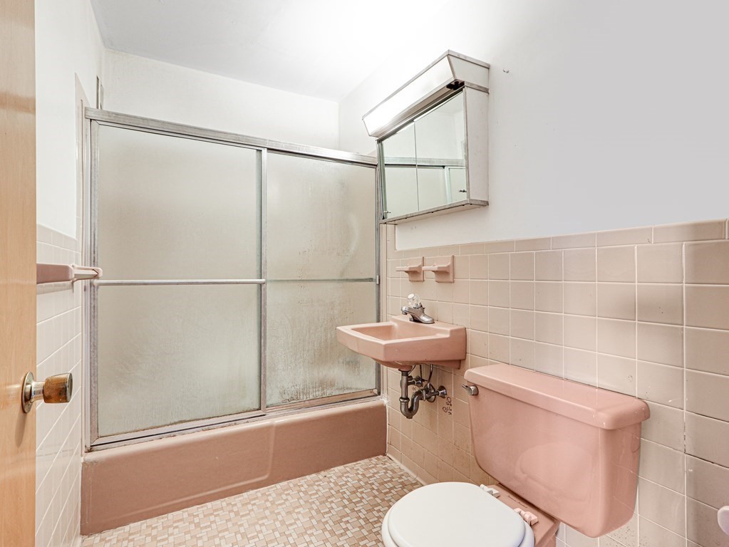 51 Jacqueline Road, Unit 9 Waltham, MA 02452 - Photo 13 of 18