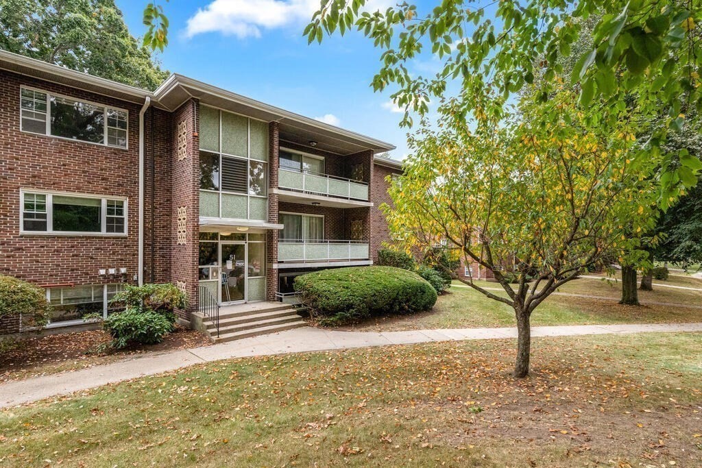51 Jacqueline Road, Unit 9 Waltham, MA 02452 - Photo 2 of 18