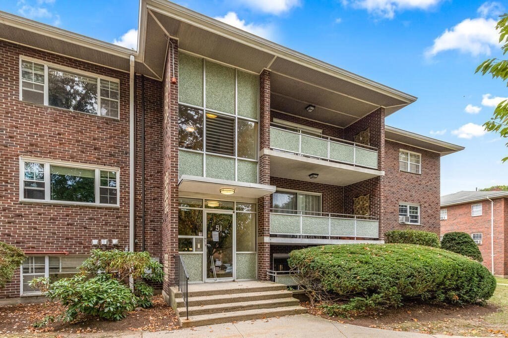 51 Jacqueline Road, Unit 9 Waltham, MA 02452 - Photo 3 of 18