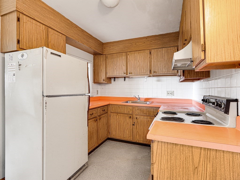 51 Jacqueline Road, Unit 9 Waltham, MA 02452 - Photo 10 of 18