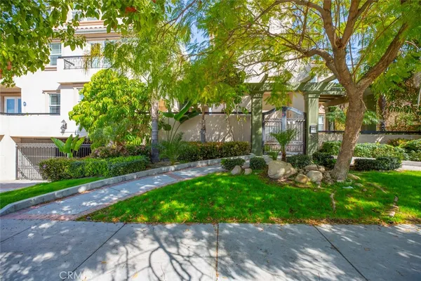 $889,000 | 333 West Milford Street, Unit 105, Glendale, CA 91203