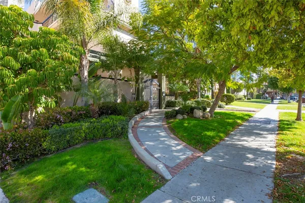 $889,000 | 333 West Milford Street, Unit 105, Glendale, CA 91203