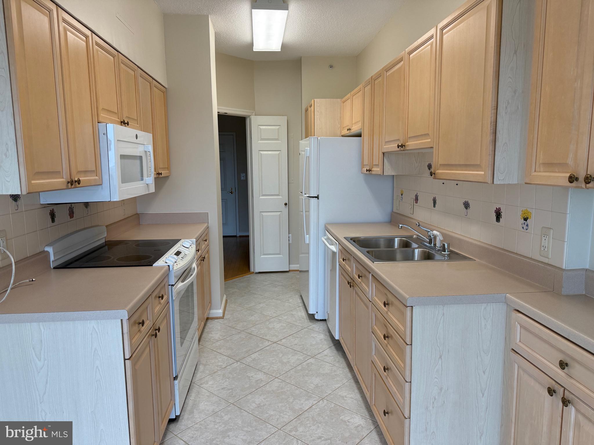 19375 Cypress Ridge Terrace, Unit 1111 Leesburg, VA 20176 - Photo 8 of 52